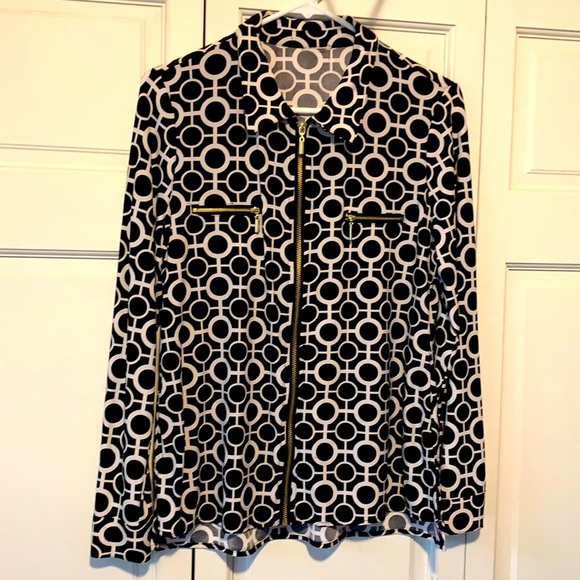 👱‍♀️any3/$10👱‍♀️Black & White collared zip shirt geometric pattern szM - Picture 1 of 6